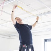 loft måles op af fagkyndig vikar